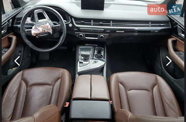Позашляховик / Кросовер Audi Q7 2018 в 