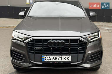 Позашляховик / Кросовер Audi Q7 2021 в 