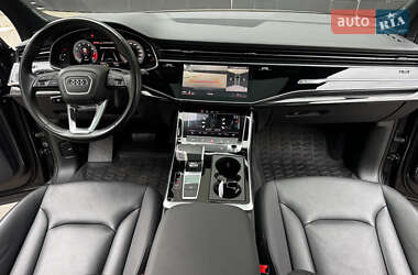 Позашляховик / Кросовер Audi Q7 2021 в 