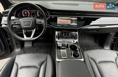 Позашляховик / Кросовер Audi Q7 2021 в 