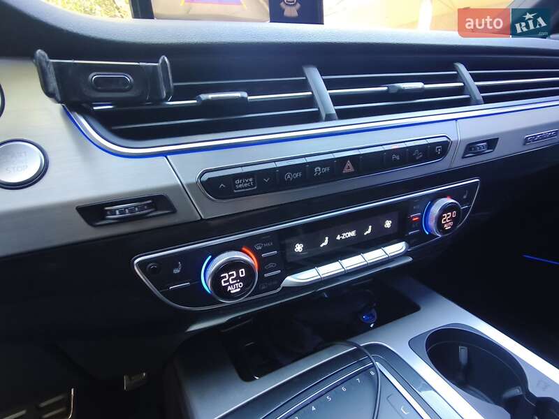 Внедорожник / Кроссовер Audi Q7 2016 в Днепре