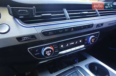 Внедорожник / Кроссовер Audi Q7 2016 в 
