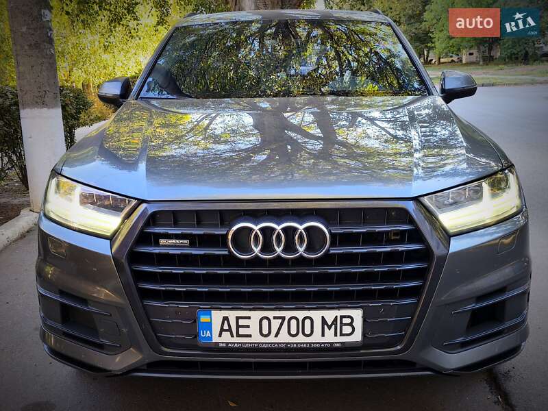 Внедорожник / Кроссовер Audi Q7 2016 в Днепре