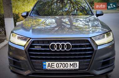 Внедорожник / Кроссовер Audi Q7 2016 в 