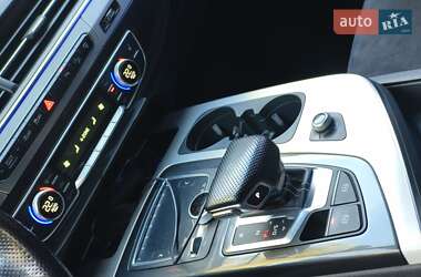 Внедорожник / Кроссовер Audi Q7 2016 в 