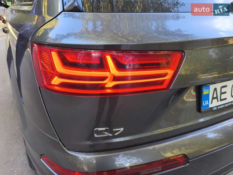 Внедорожник / Кроссовер Audi Q7 2016 в Днепре