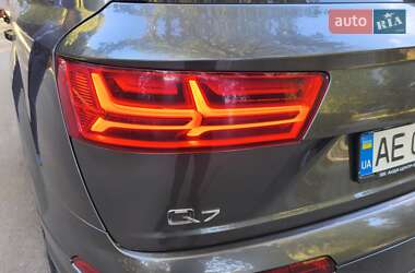 Внедорожник / Кроссовер Audi Q7 2016 в 