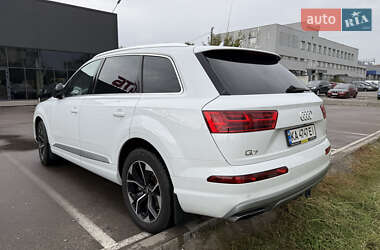 Позашляховик / Кросовер Audi Q7 2018 в 