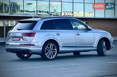 Позашляховик / Кросовер Audi Q7 2017 в 