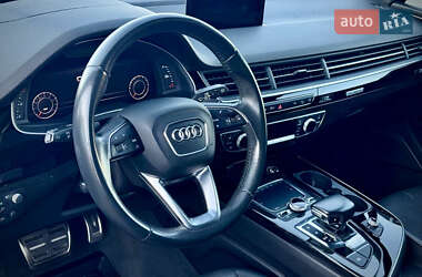 Позашляховик / Кросовер Audi Q7 2017 в 
