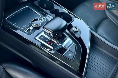Позашляховик / Кросовер Audi Q7 2017 в 