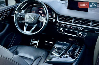 Позашляховик / Кросовер Audi Q7 2017 в 