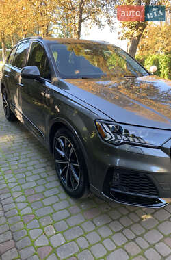Внедорожник / Кроссовер Audi Q7 2020 в 