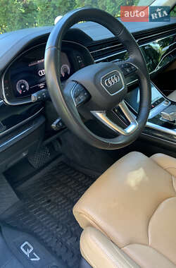Внедорожник / Кроссовер Audi Q7 2020 в 