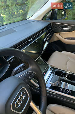 Внедорожник / Кроссовер Audi Q7 2020 в 