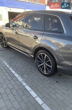 Внедорожник / Кроссовер Audi Q7 2020 в 