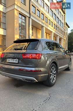 Позашляховик / Кросовер Audi Q7 2018 в 