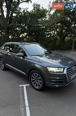 Позашляховик / Кросовер Audi Q7 2018 в Києві
