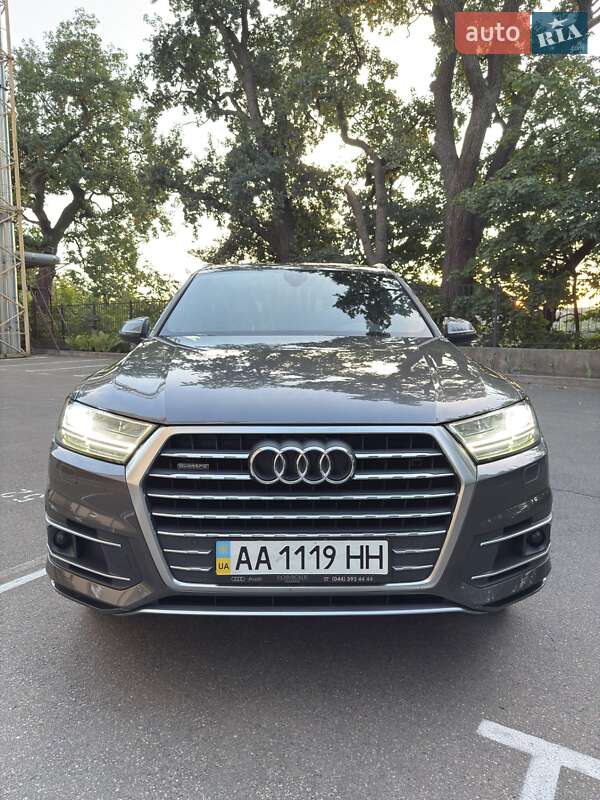 Внедорожник / Кроссовер Audi Q7 2018 в Киеве