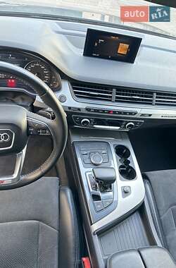 Позашляховик / Кросовер Audi Q7 2018 в 
