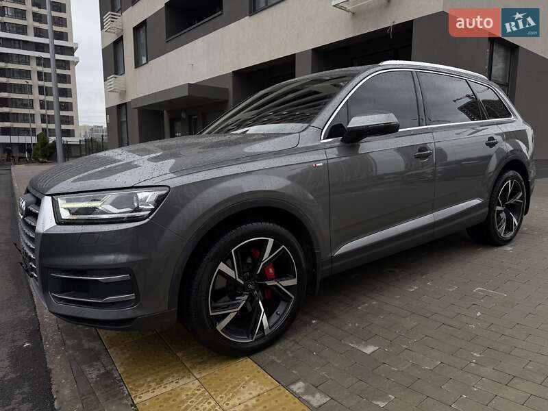 Позашляховик / Кросовер Audi Q7 2016 в Києві