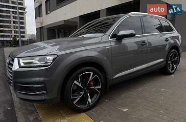 Внедорожник / Кроссовер Audi Q7 2016 в 