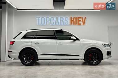 Позашляховик / Кросовер Audi Q7 2018 в 