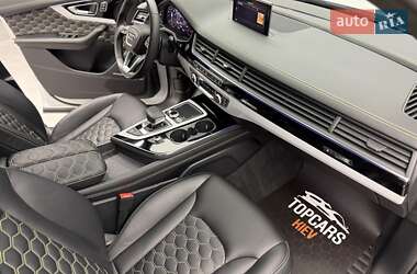 Позашляховик / Кросовер Audi Q7 2018 в 