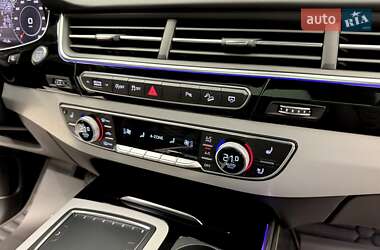 Позашляховик / Кросовер Audi Q7 2018 в 