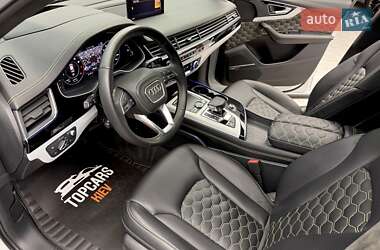 Позашляховик / Кросовер Audi Q7 2018 в 