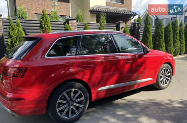 Внедорожник / Кроссовер Audi Q7 2015 в 