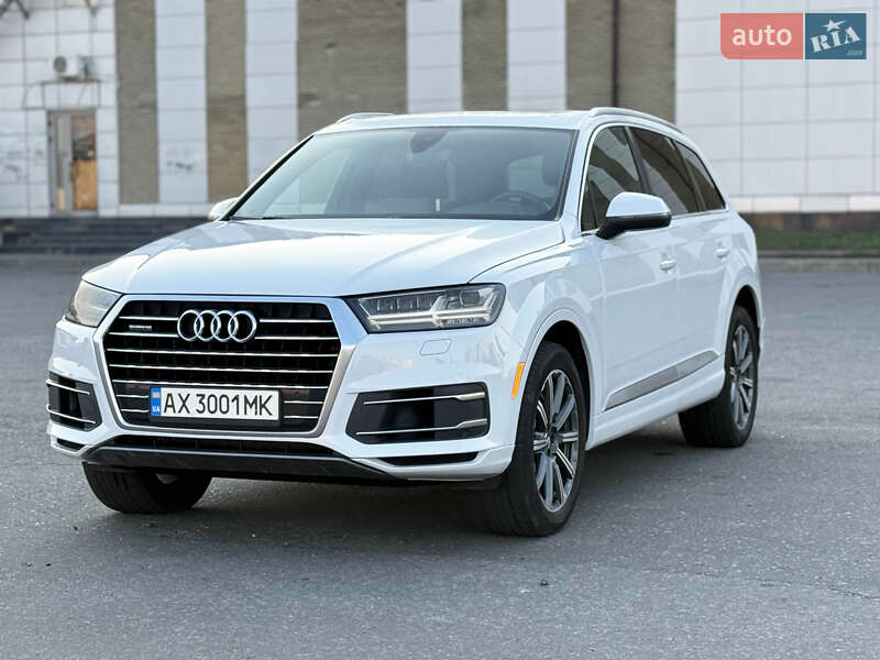 Внедорожник / Кроссовер Audi Q7 2018 в 