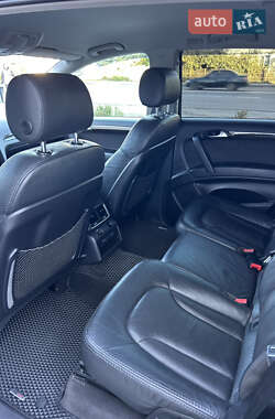 Позашляховик / Кросовер Audi Q7 2010 в 