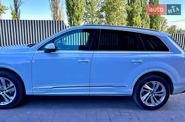Внедорожник / Кроссовер Audi Q7 2022 в 