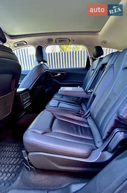 Внедорожник / Кроссовер Audi Q7 2022 в 