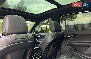 Внедорожник / Кроссовер Audi Q7 2016 в 