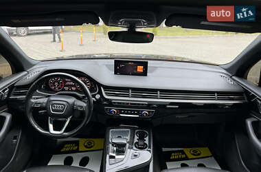 Внедорожник / Кроссовер Audi Q7 2016 в 