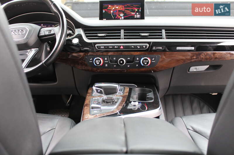 Внедорожник / Кроссовер Audi Q7 2018 в Ровно