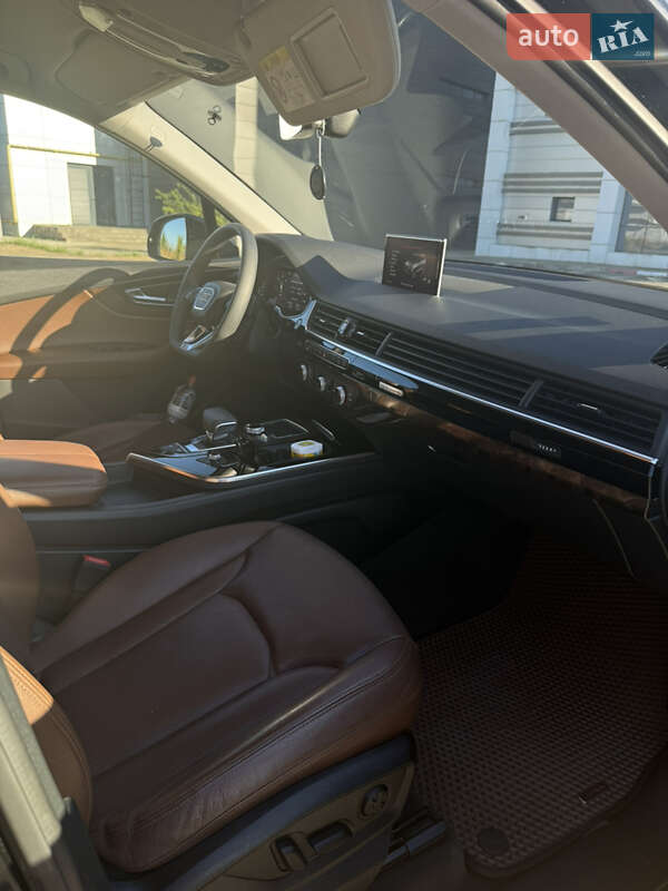 Внедорожник / Кроссовер Audi Q7 2017 в Измаиле