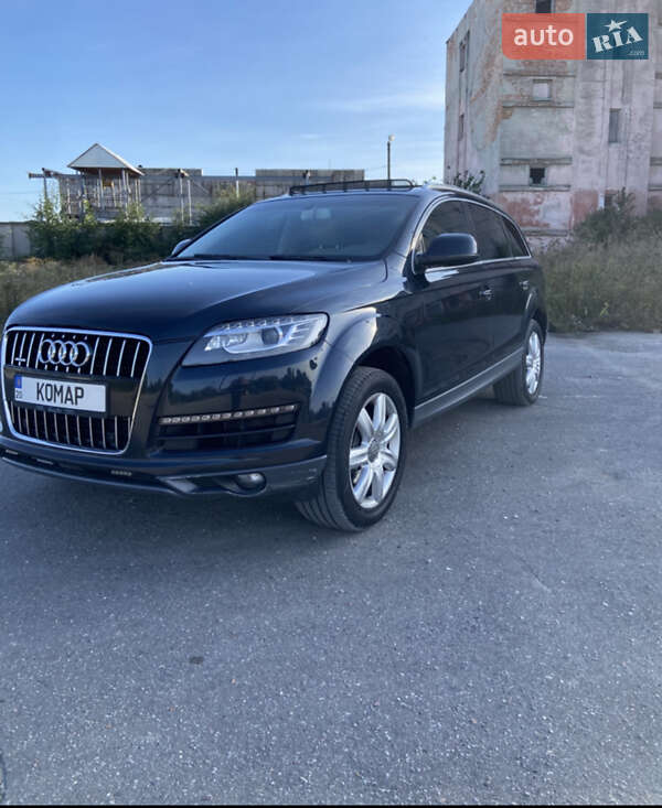 Позашляховик / Кросовер Audi Q7 2011 в 