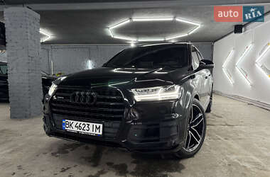 Позашляховик / Кросовер Audi Q7 2015 в 