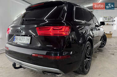 Позашляховик / Кросовер Audi Q7 2015 в 
