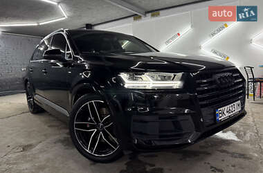 Позашляховик / Кросовер Audi Q7 2015 в 