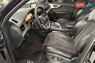 Позашляховик / Кросовер Audi Q7 2015 в 