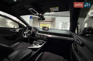 Позашляховик / Кросовер Audi Q7 2015 в 