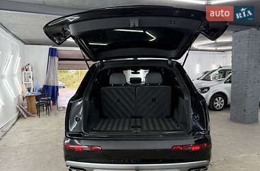Позашляховик / Кросовер Audi Q7 2015 в 