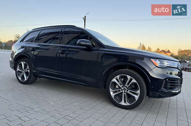 Позашляховик / Кросовер Audi Q7 2019 в 