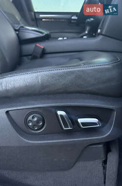 Внедорожник / Кроссовер Audi Q7 2012 в 