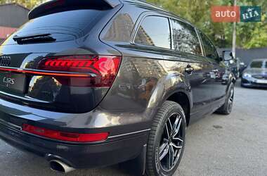 Позашляховик / Кросовер Audi Q7 2013 в 