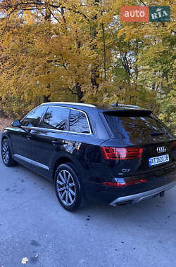 Позашляховик / Кросовер Audi Q7 2017 в 